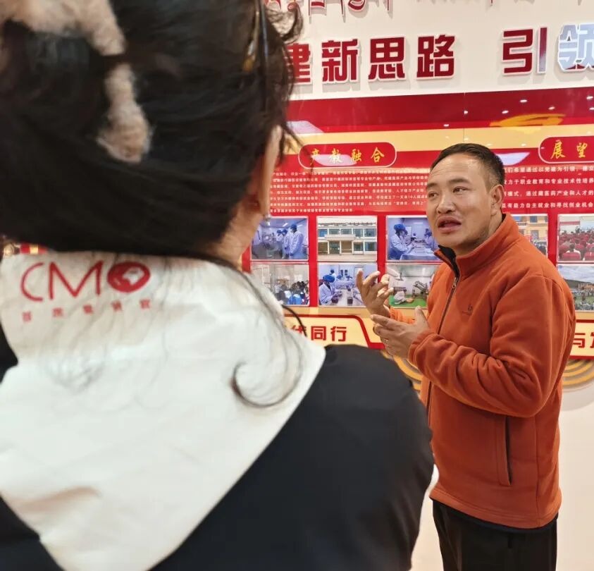 尕尔寺路上牦牛群